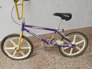 Bicicleta BMX Peugeot Morada