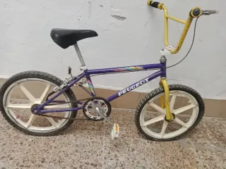 Bicicleta BMX Peugeot Morada