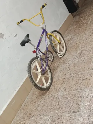 Bicicleta BMX Peugeot Morada