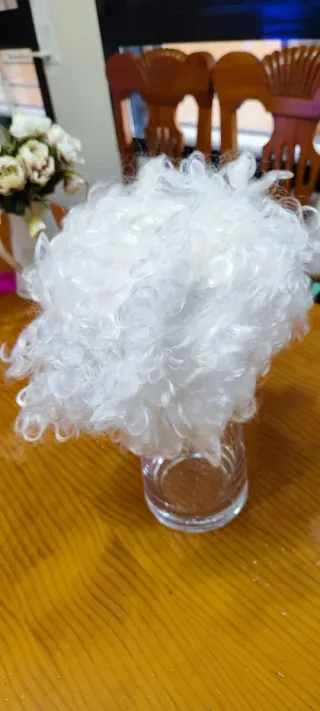 Peluca y barba blanca rizada