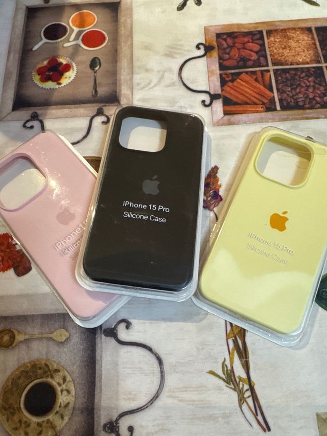 Confezione da 3 custodie per iPhone 15 Pro Apple