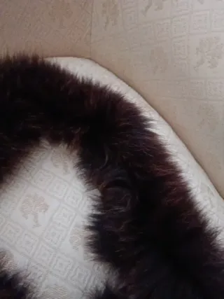 Cuello de piel marrón y negro