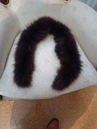 Cuello de piel marrón y negro