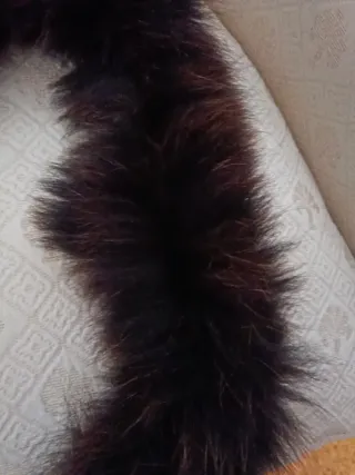 Cuello de piel marrón y negro