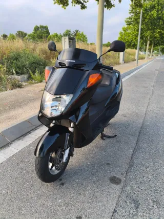 Honda Foresight 250 Negra