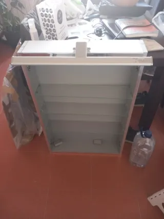 Armario de baño con espejo y lámpara fluorescente