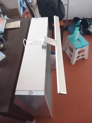 Armario de baño con espejo y lámpara fluorescente