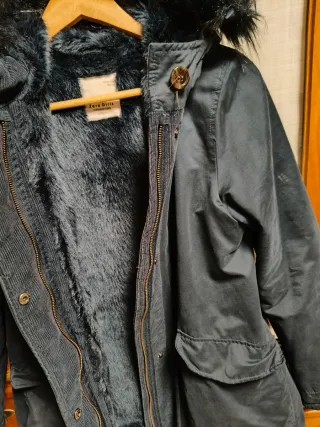 Cazadora niña con capucha y pelo