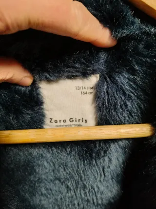 Cazadora niña con capucha y pelo