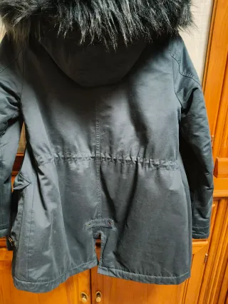 Cazadora niña con capucha y pelo