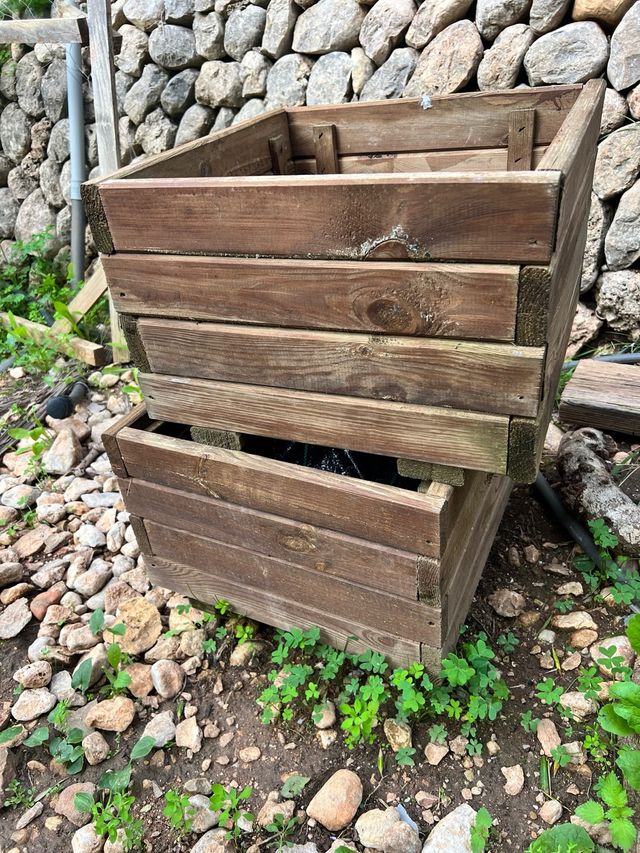 Maceta de madera apilable