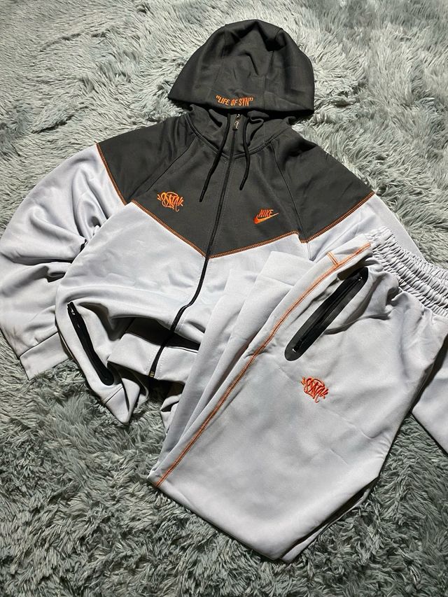 Nike Tech Negro y Gris Central Cee Syna World