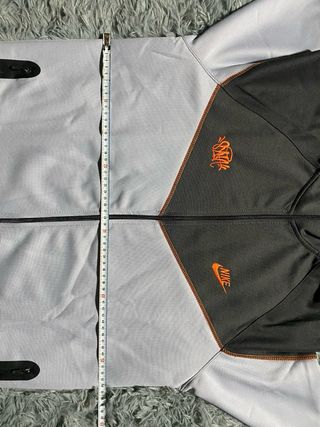 Nike Tech Negro y Gris Central Cee Syna World