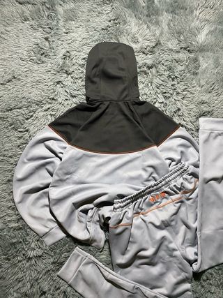 Nike Tech Negro y Gris Central Cee Syna World