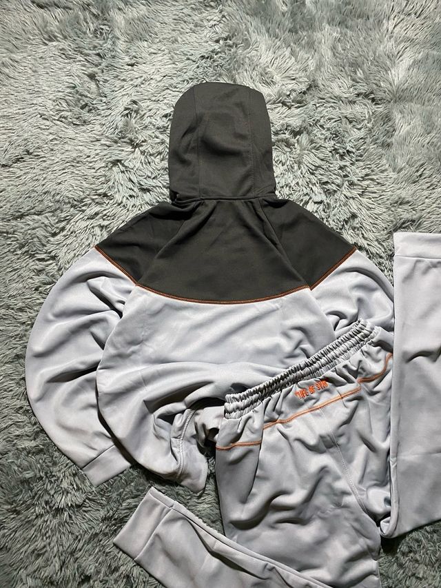 Nike Tech Negro y Gris Central Cee Syna World