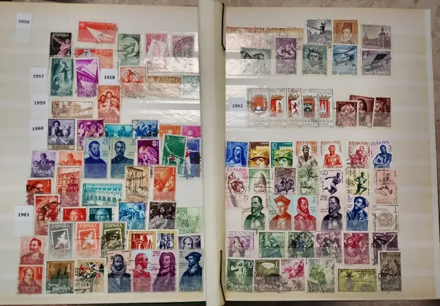 Álbum de 600 Selos Usados da Espanha