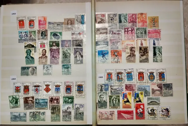 Álbum de 600 Selos Usados da Espanha