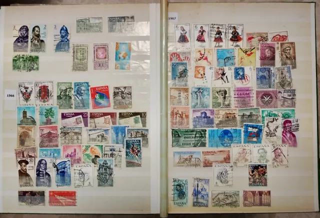 Álbum de 600 Selos Usados da Espanha
