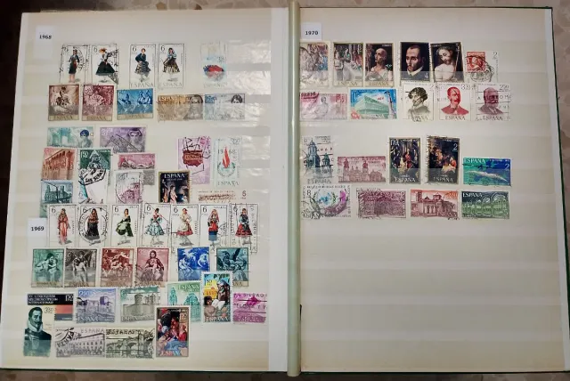 Álbum de 600 Selos Usados da Espanha