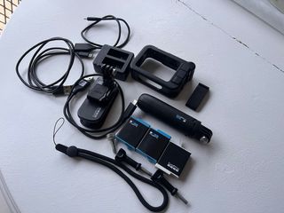 GoPro Hero 10 Black + Accesorios oficiales GoPro