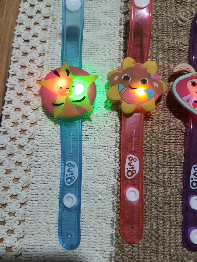 4 Pulseras Bing Luminosas