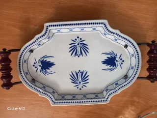 Vassoio in ceramica con manici