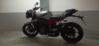 Triumph Street Triple R 675