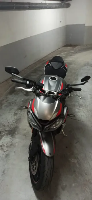 Triumph Street Triple R 675
