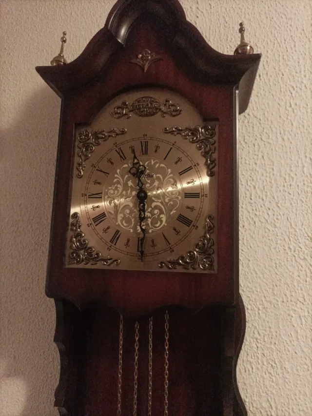 Reloj de pared antiguo