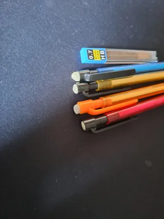 Pack 4 lapiseiras usadas