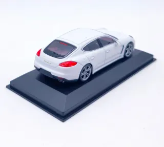 PORSCHE PANAMERA S E-HYBRID 1:43 MINICHAMPS