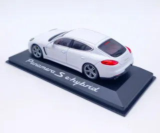 PORSCHE PANAMERA S E-HYBRID 1:43 MINICHAMPS