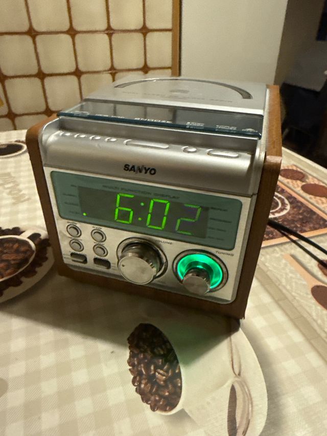 Radio Reloj Despertador Sanyo