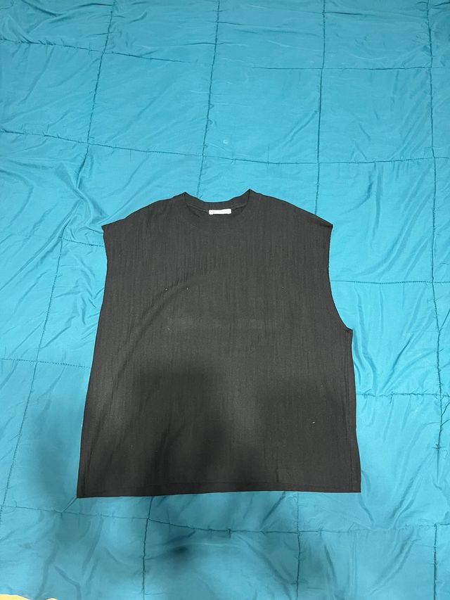 Camiseta negra sin mangas