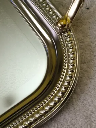 BANDEJA PLATEADA CON ASAS DORADAS TURRON NAVIDAD