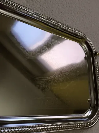 BANDEJA PLATEADA CON ASAS DORADAS TURRON NAVIDAD