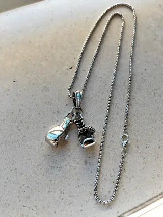 Cadena con colgante guantes boxeo