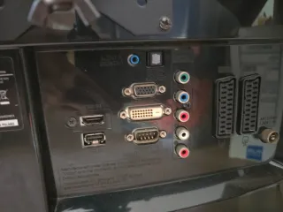 Monitor TV LG FLATRON M227WDP Full HD con soporte