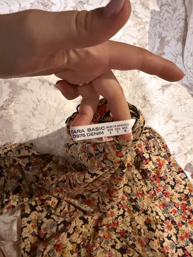 Vestido floral beige y multicolor