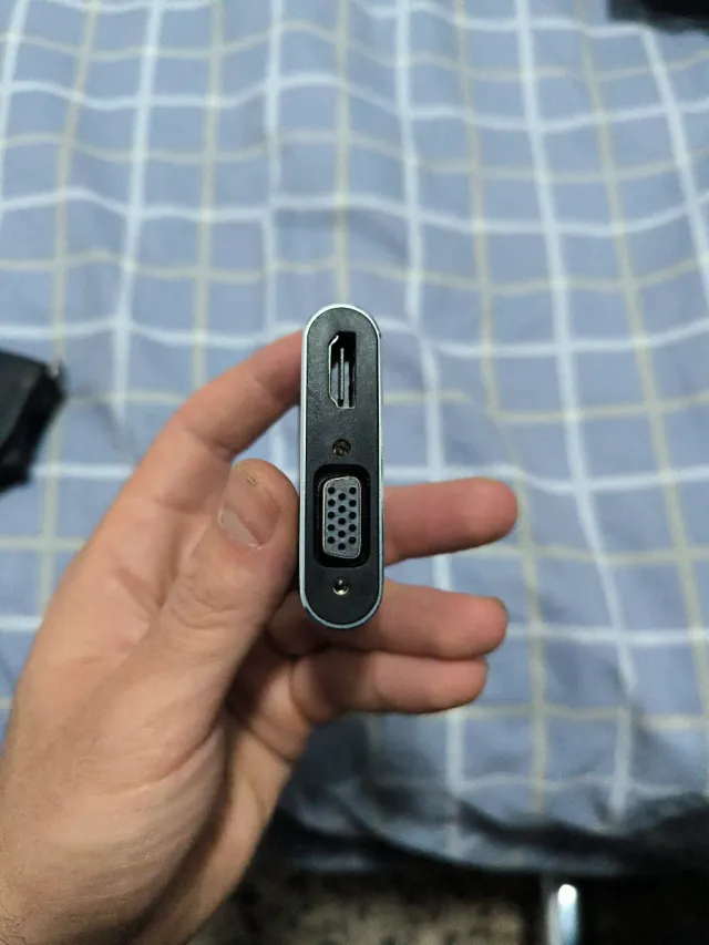 Adaptador USB-C a HDMI y VGA