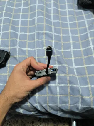 Adaptador USB-C a HDMI y VGA