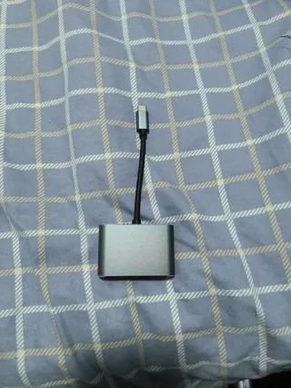 Adaptador USB-C a HDMI y VGA