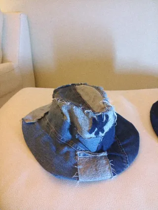 Cappello in jeans fatto a mano
