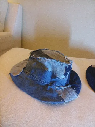Cappello in jeans fatto a mano