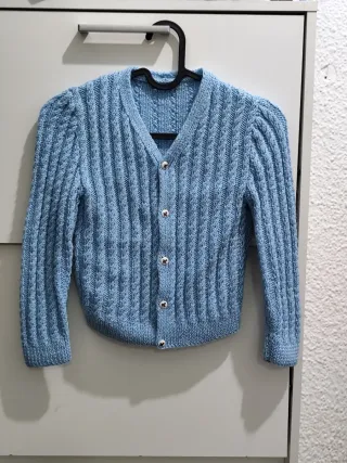 Rebeca punto niña azul