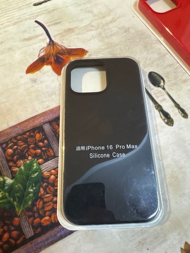 Custodia iPhone 16 Pro Max in silicone nero