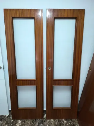 Puerta doble madera y cristal