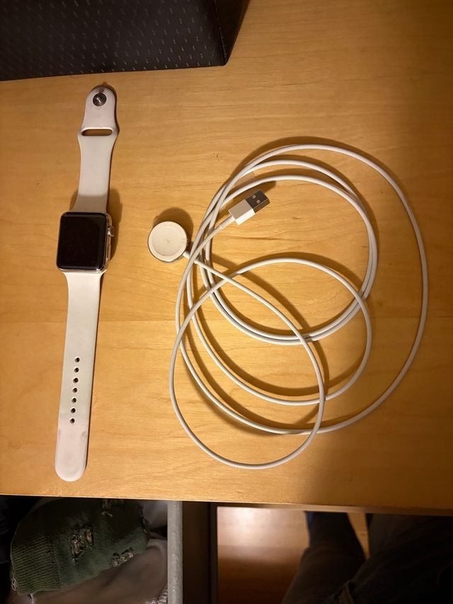 Apple Watch 42mm Plata + 2 Correas