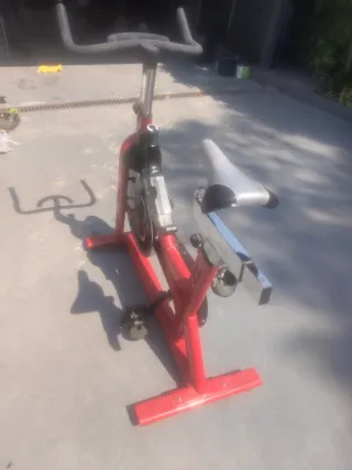 Bicicleta Estática Roja y Negra