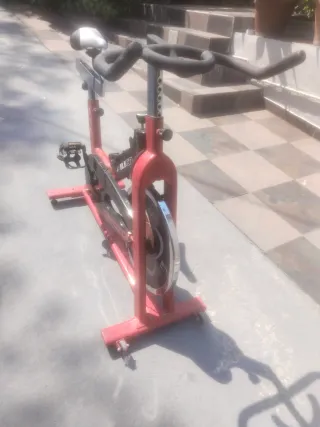 Bicicleta Estática Roja y Negra